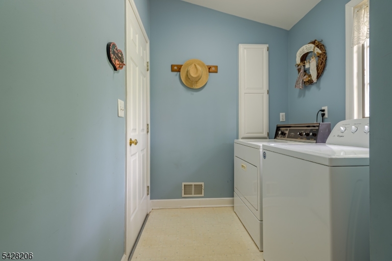 2446 Hill Road Scotch Plains, NJ 07076 - Photo 15 of 26