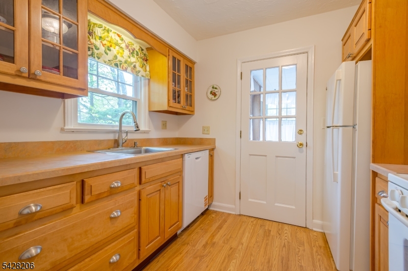 2446 Hill Road Scotch Plains, NJ 07076 - Photo 5 of 26