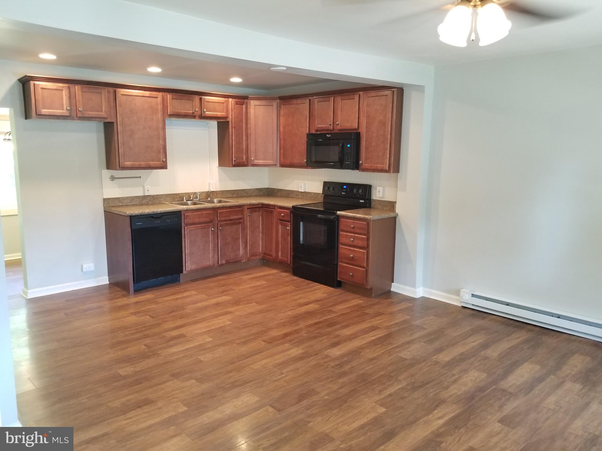 655 South Chiques Road Manheim, PA 17545 - Photo 4 of 24