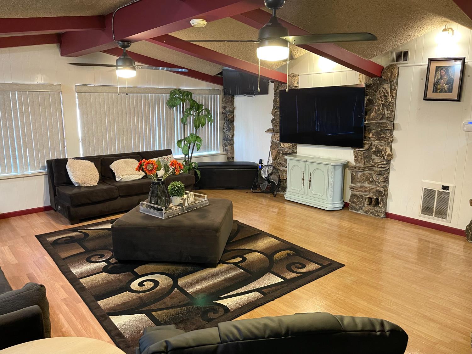 2313 Thomas Street Ceres, CA 95307 - Photo 14 of 35 a living room with furniture and a flat screen tv