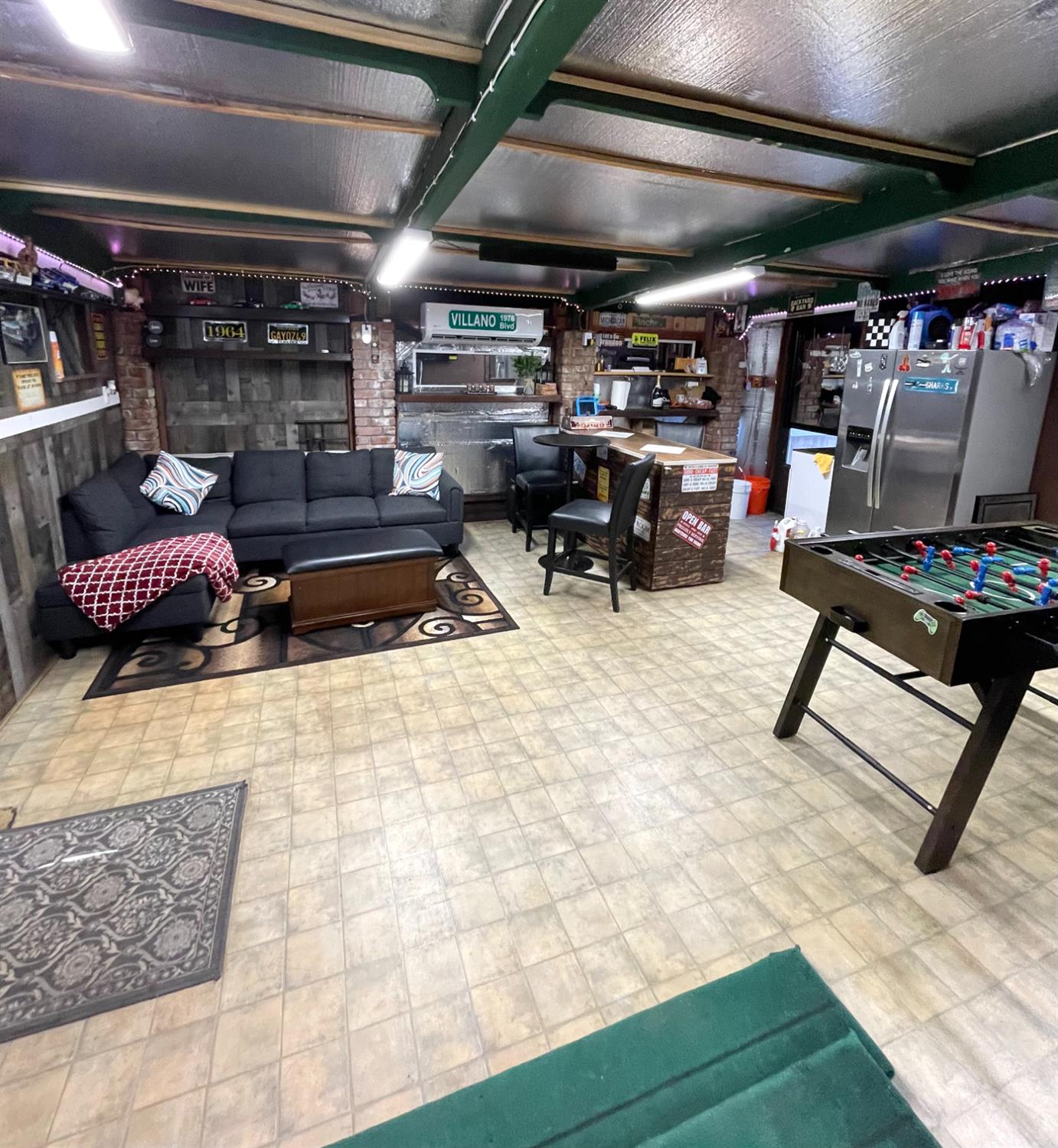 2313 Thomas Street Ceres, CA 95307 - Photo 17 of 35 a room with lots of gym equipment and a rug