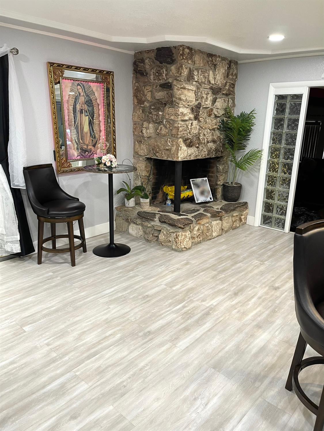 2313 Thomas Street Ceres, CA 95307 - Photo 6 of 35 a living room with furniture and a fireplace