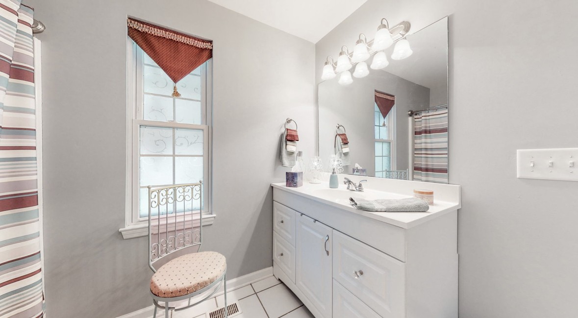 901 Hickory Ridge Road Lebanon, TN 37087 - Photo 23 of 43 a bathroom with a toilet a sink and mirror