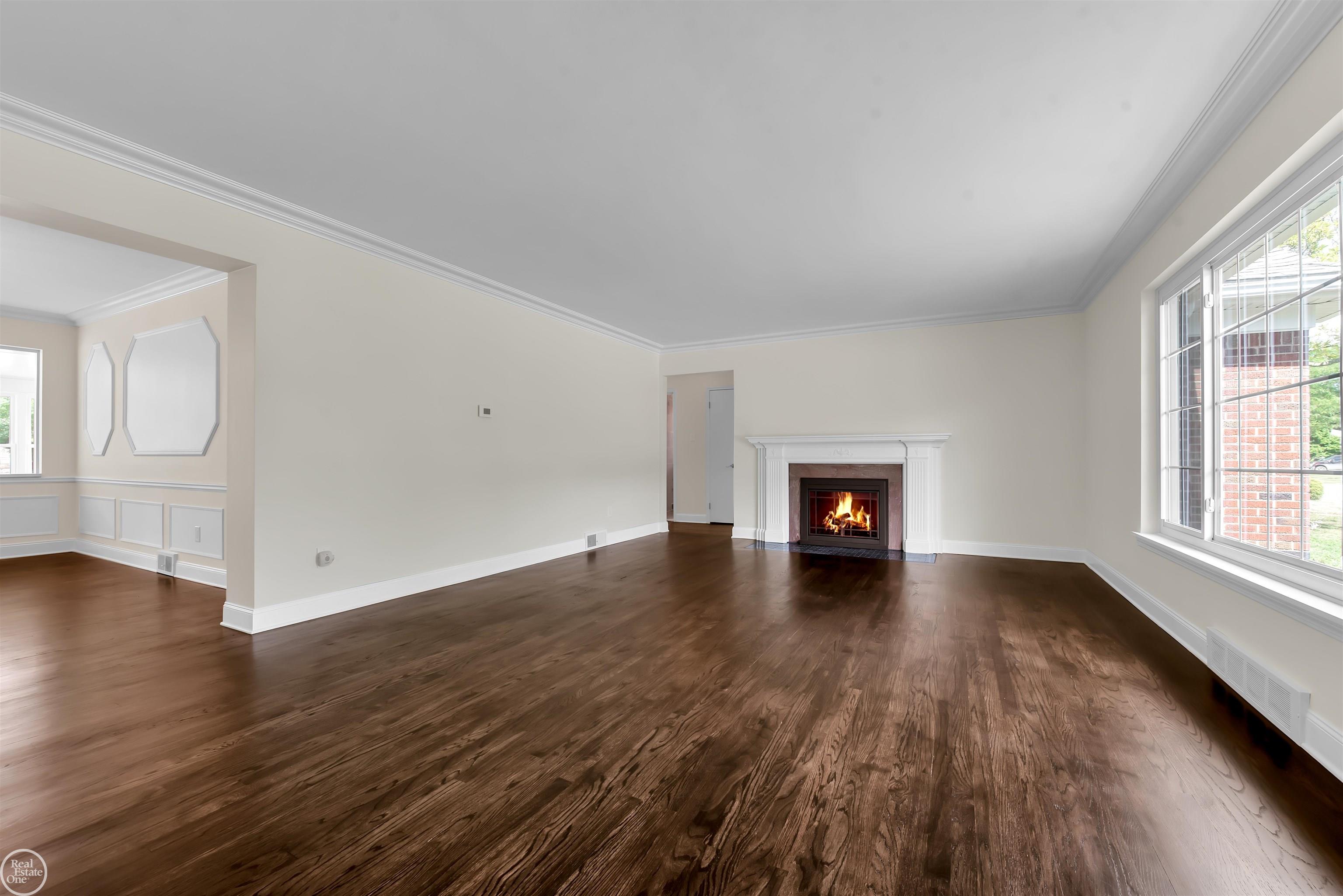 1451 South Renaud Road Grosse Pointe, MI 48236 - Photo 6 of 31 50084361-6.JPG