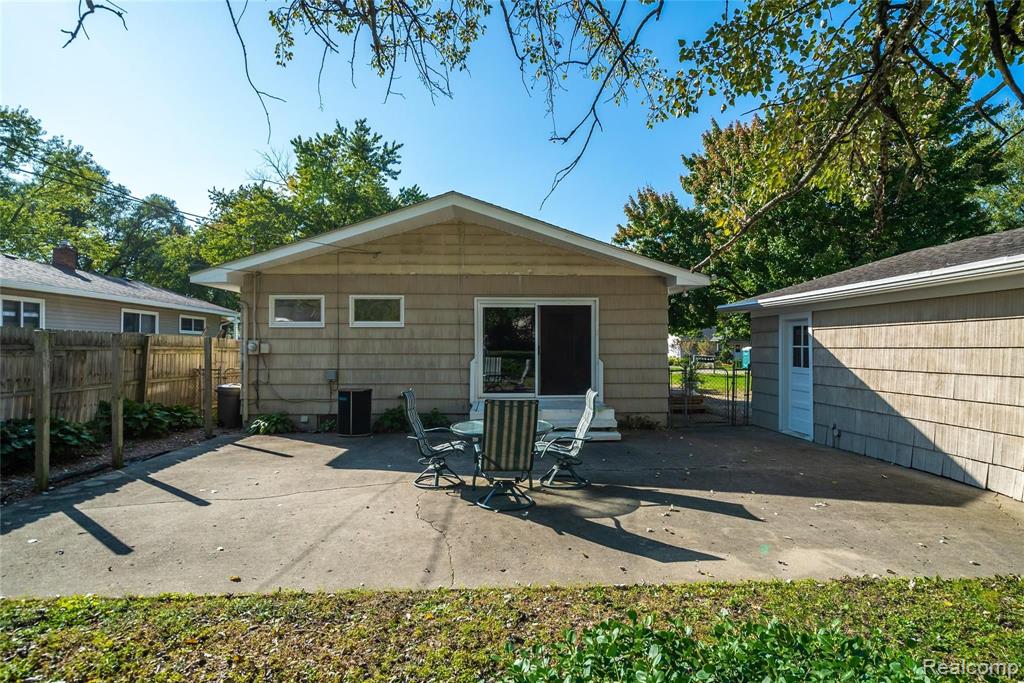 5270 Drayton Road Clarkston, MI 48346 - Photo 4 of 29
