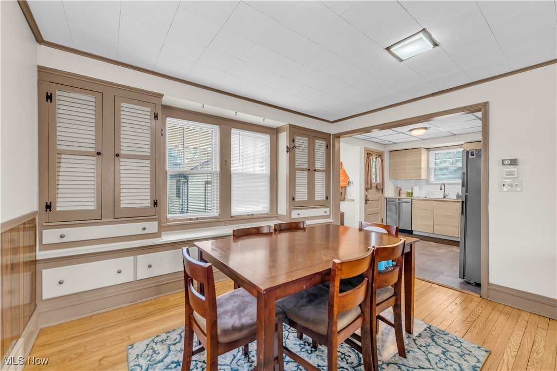 3729 Grosvenor Road Cleveland, OH 44118 - Photo 17 of 39 Dining area with baseboards, crown molding, and light wood finished floors