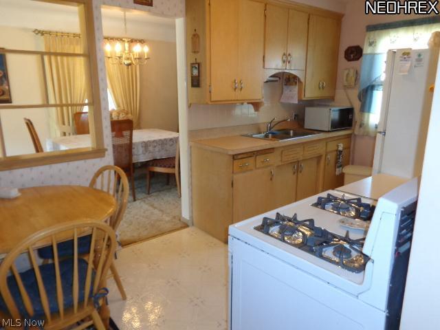9200 Roxbury Road Parma Heights, OH 44130 - Photo 8 of 23 Kitchen