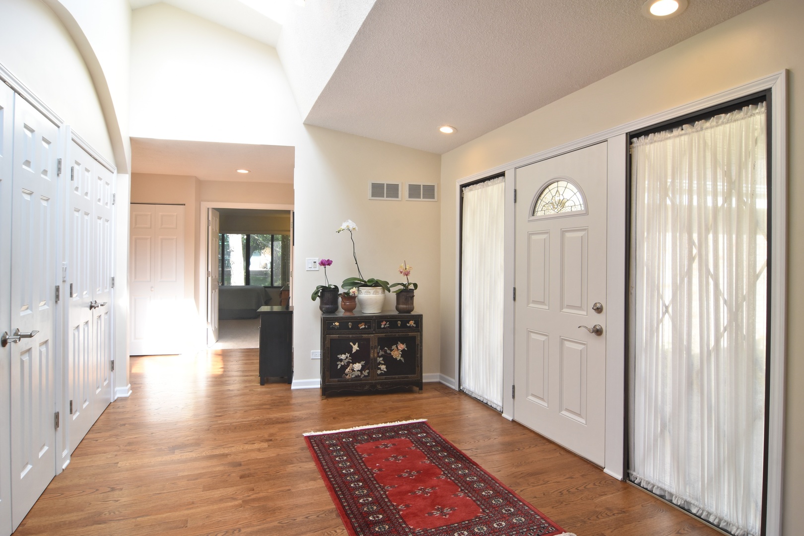 2305 Greenwood Road Northbrook, IL 60062 - Photo 4 of 25 a view of a hallway with wooden floor and furniture