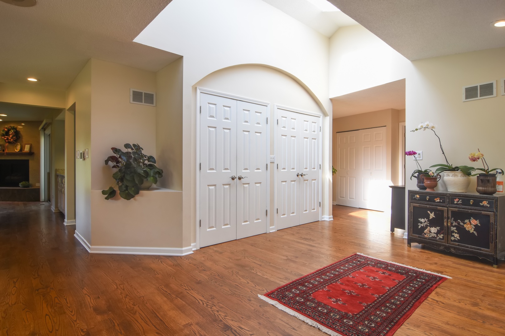 2305 Greenwood Road Northbrook, IL 60062 - Photo 5 of 25 a view of a hallway to a livingroom with furniture