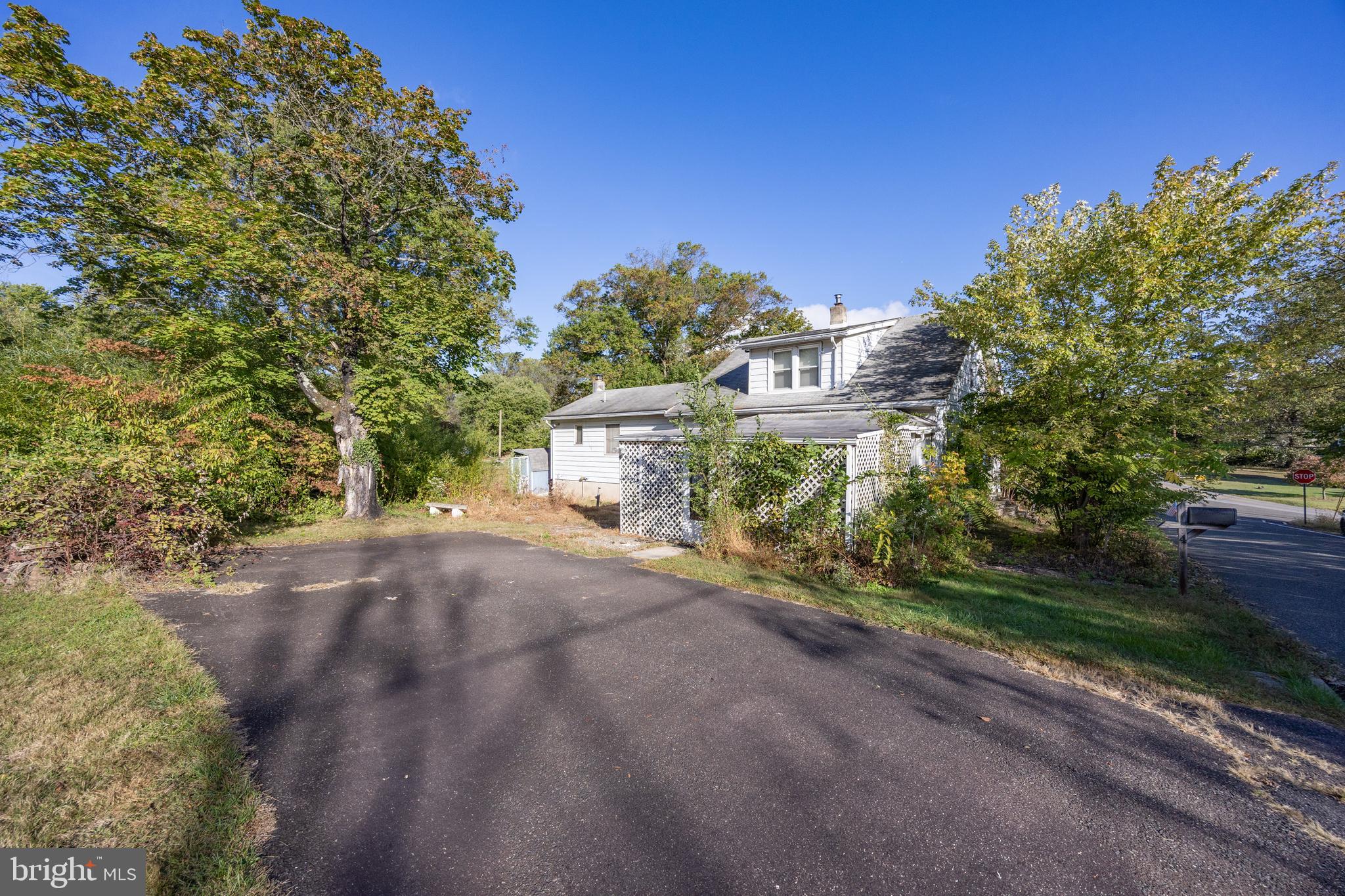 4 Boraten Road Royersford, PA 19468 - Photo 2 of 38 a picture of a yard