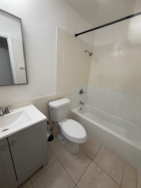 4654 Schall Road, Unit 4654 West Palm Beach, FL 33417 - Photo 9 of 11 a bathroom with a sink toilet and shower