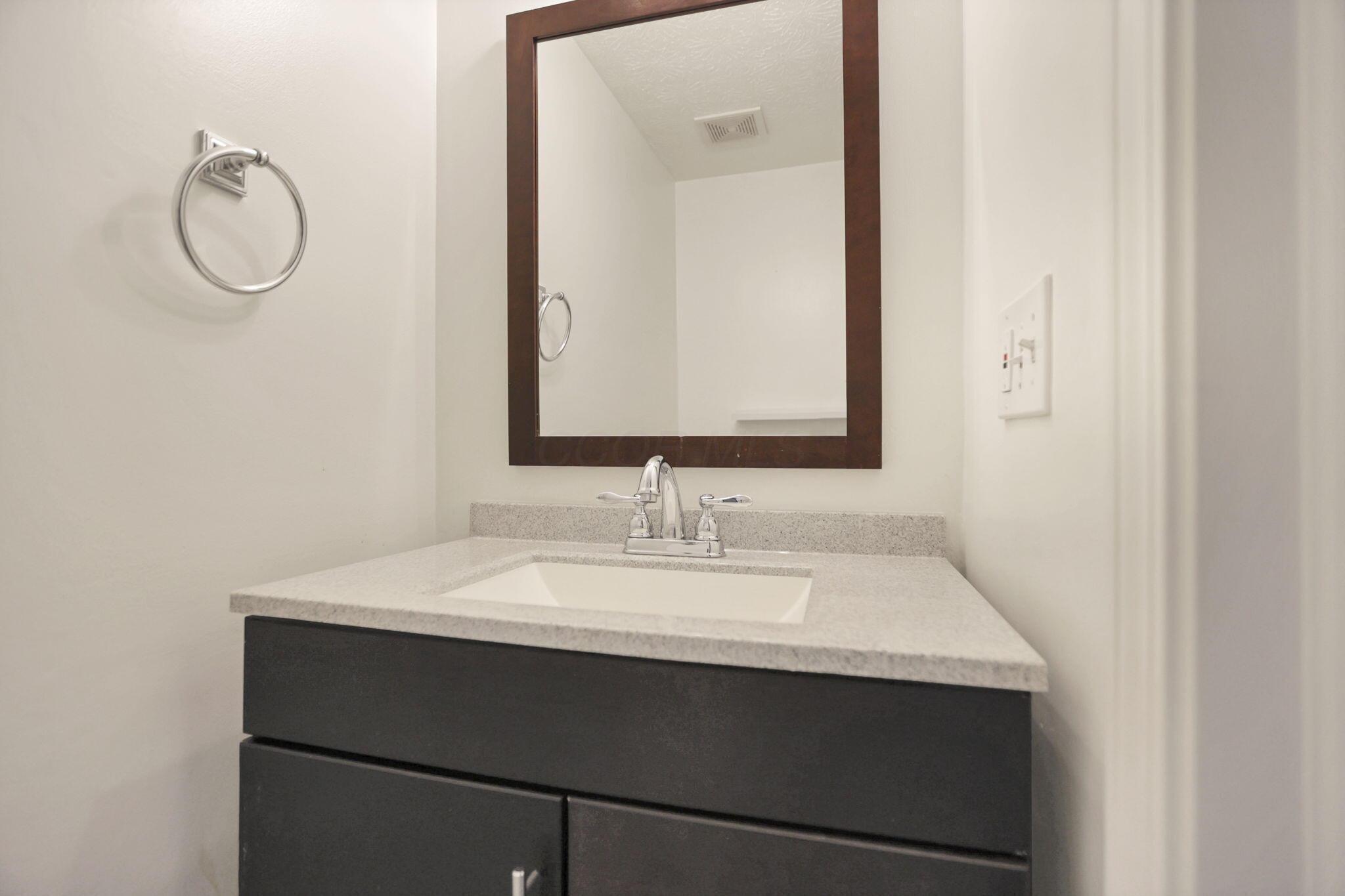 1160 Pembroke Road Newark, OH 43055 - Photo 25 of 58 FF Half Bathroom