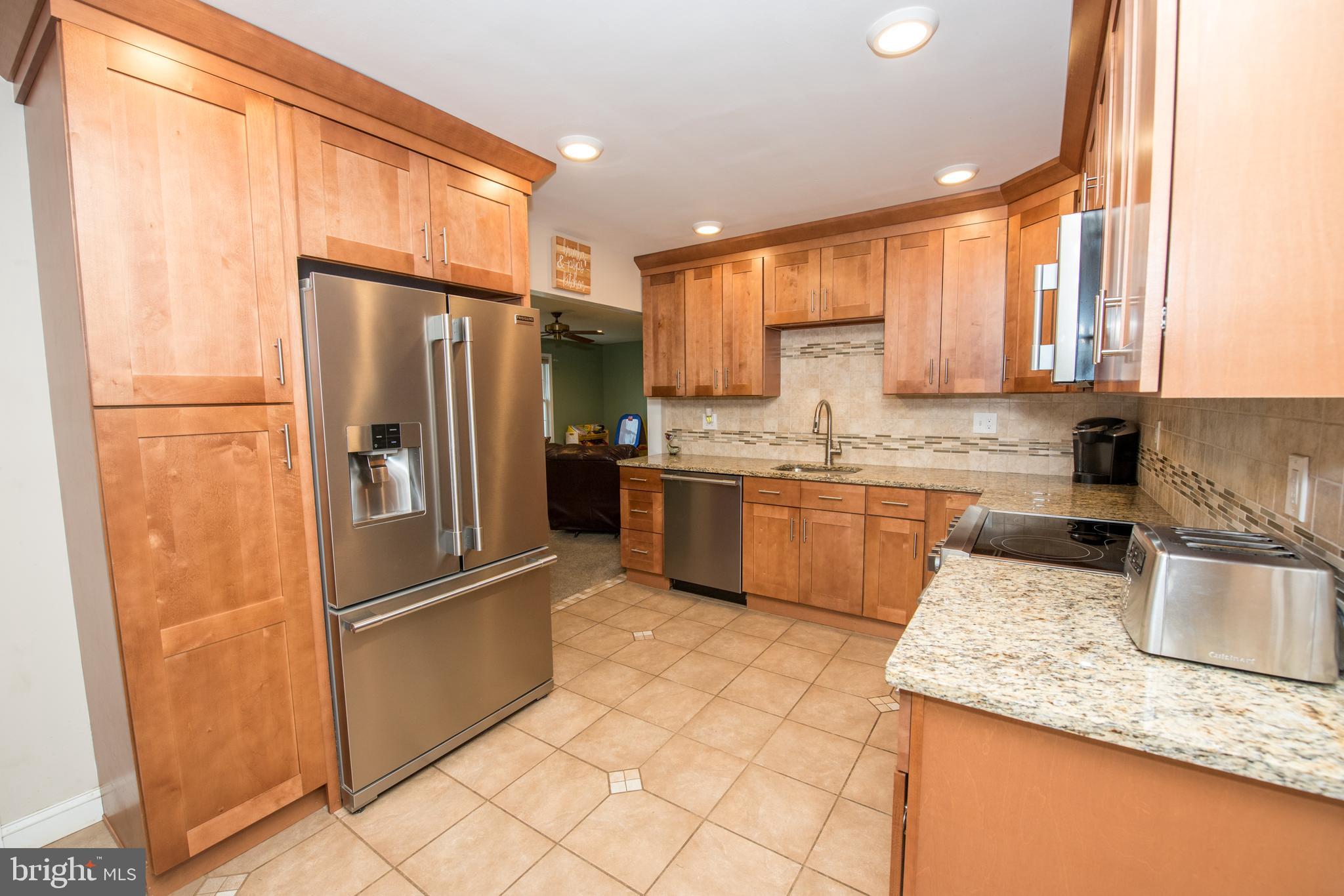 66 Towpath Road Levittown, PA 19056 - Photo 2 of 25