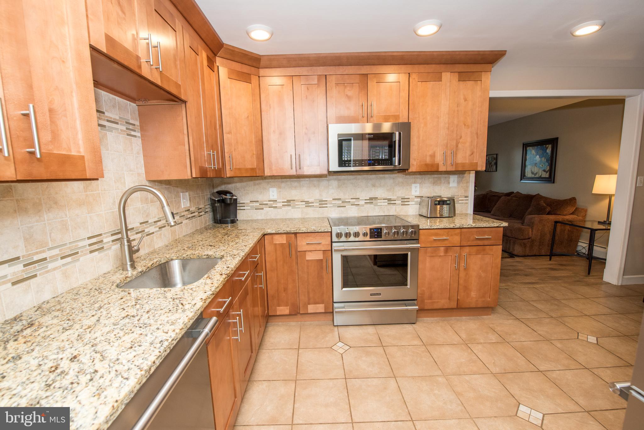 66 Towpath Road Levittown, PA 19056 - Photo 3 of 25