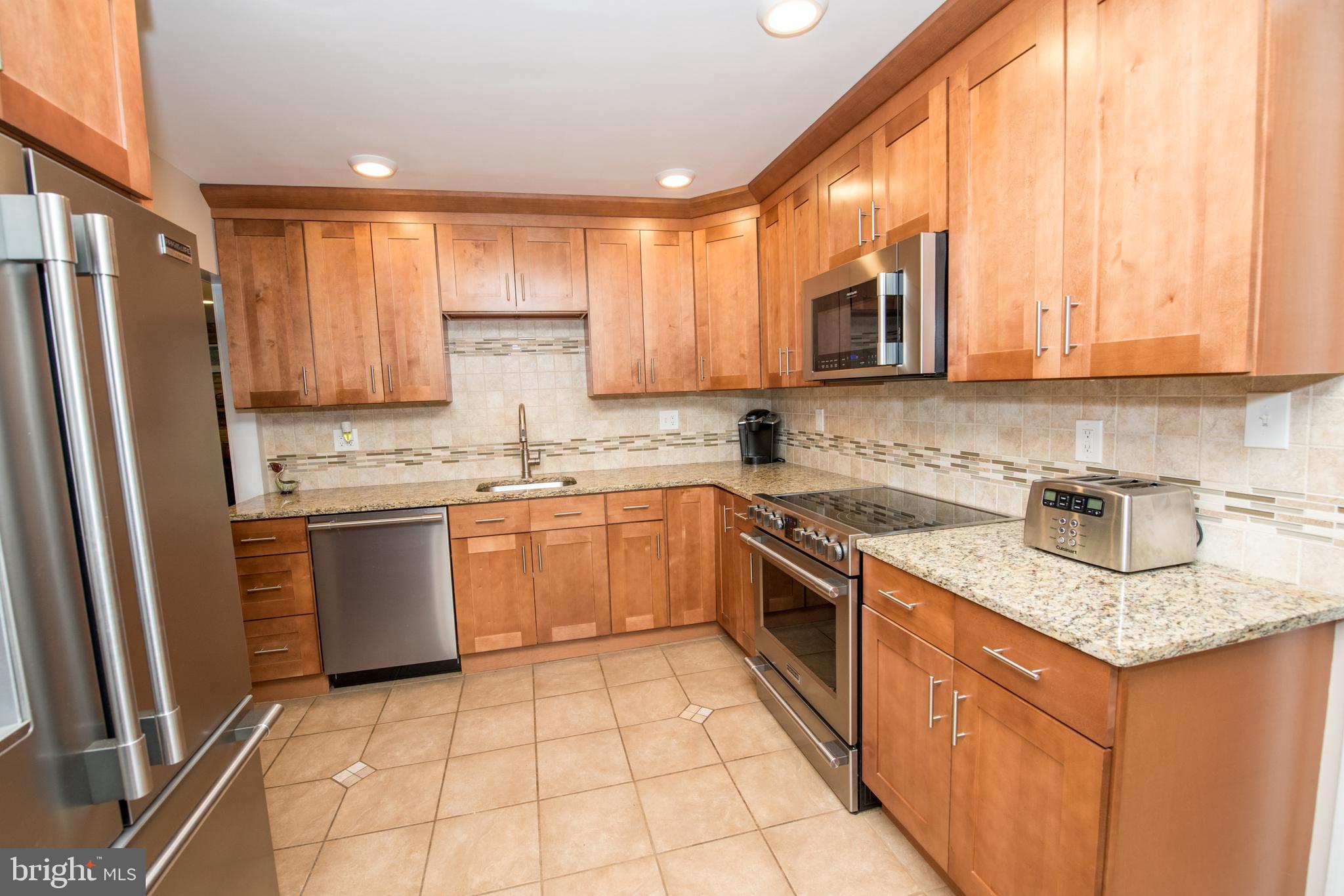 66 Towpath Road Levittown, PA 19056 - Photo 4 of 25