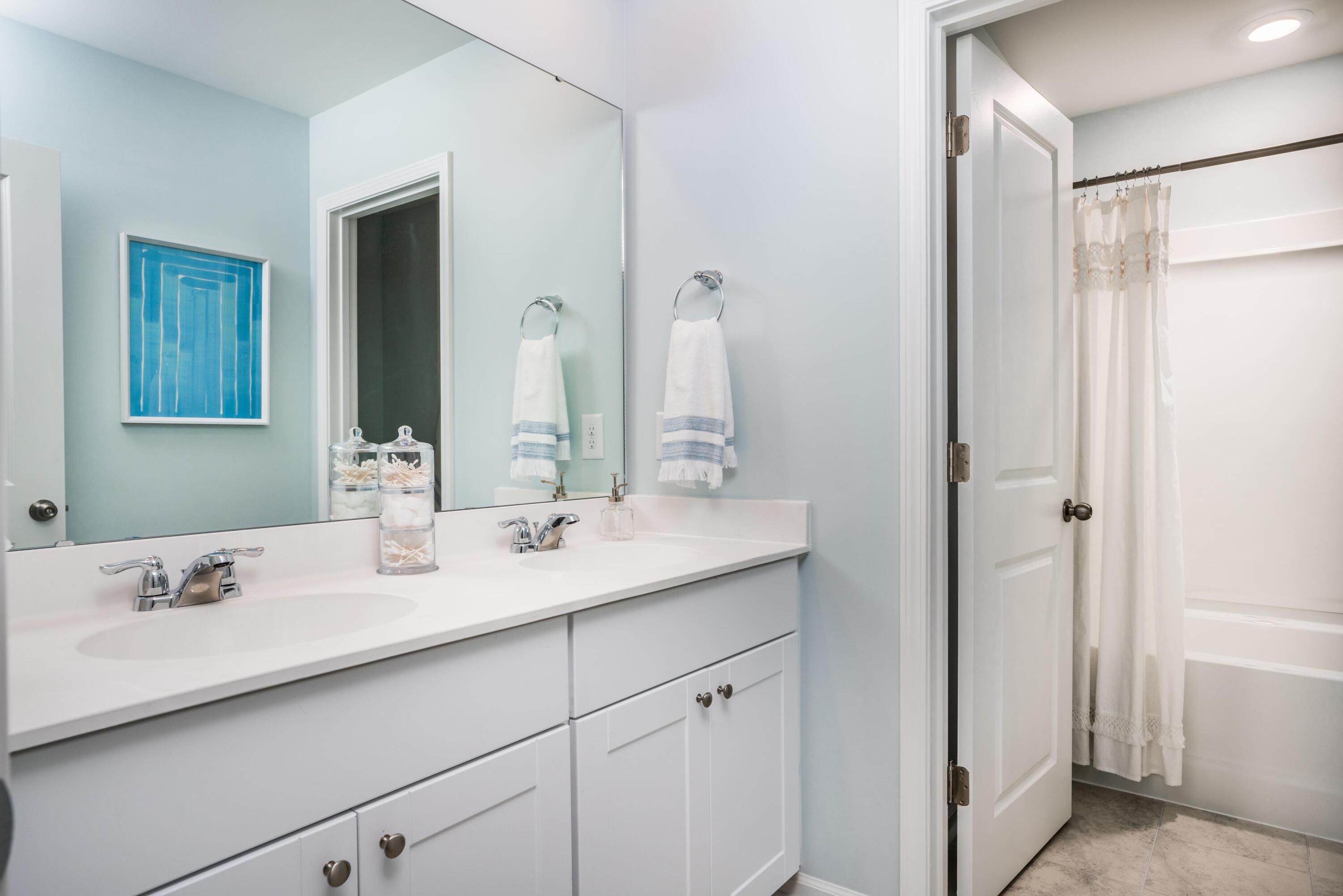 563 Spanish Wells Road Summerville, SC 29486 - Photo 4 of 35 Bath 2