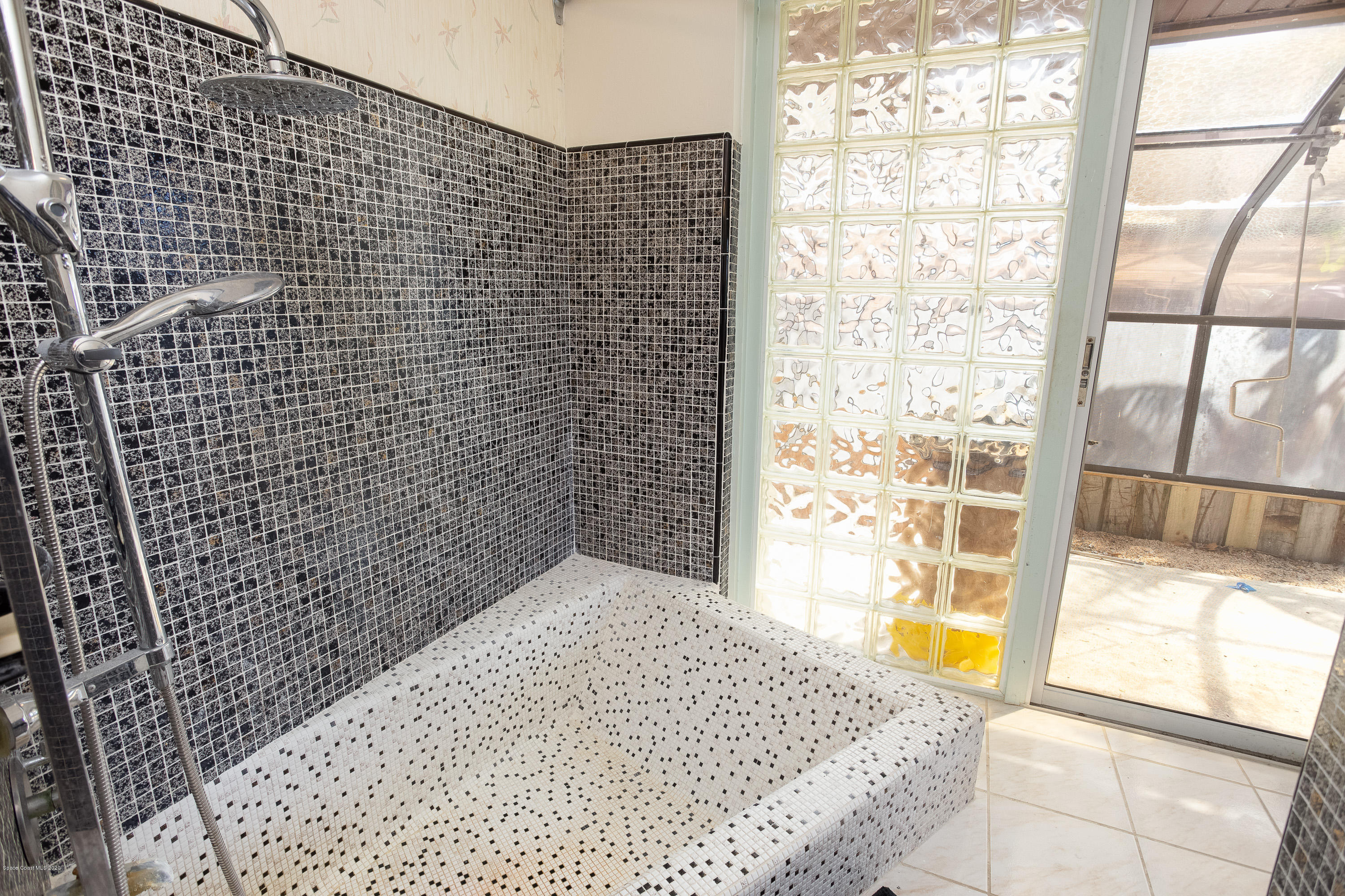 146 Bimini Road Cocoa Beach, FL 32931 - Photo 18 of 24 Iconic Sunken Tub