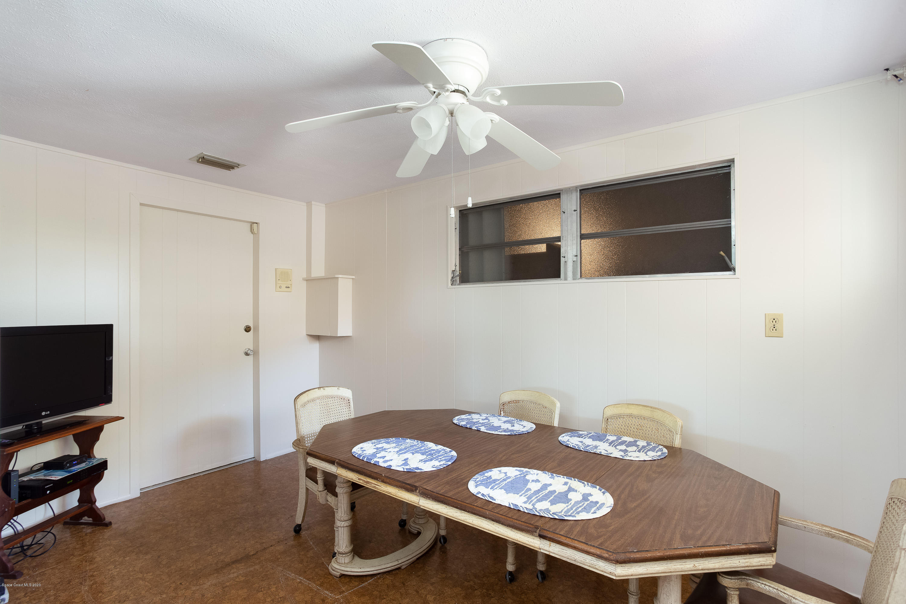 146 Bimini Road Cocoa Beach, FL 32931 - Photo 10 of 24 Eating Space off the Kitchen