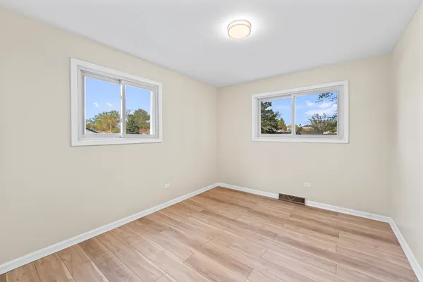 $3,500 | 15222 Huntington Court, Orland Park, IL 60462