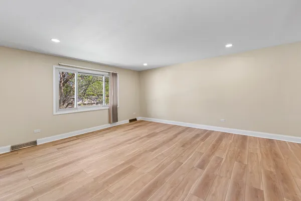 $3,500 | 15222 Huntington Court, Orland Park, IL 60462