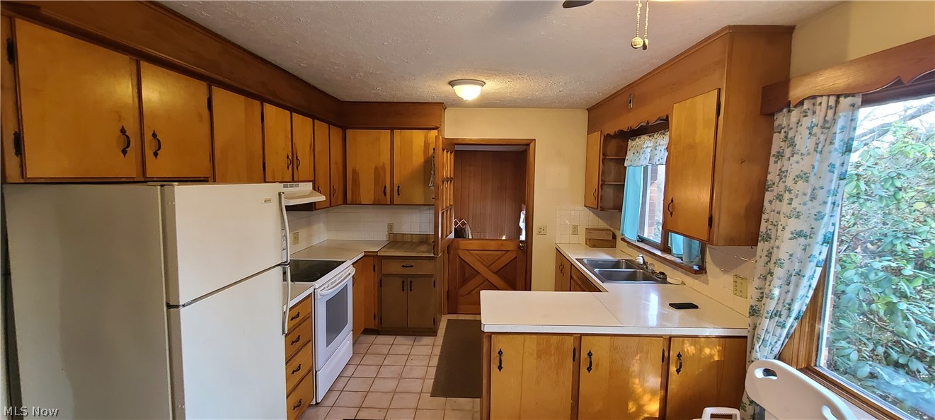 12115 Sheldon Road Mantua, OH 44255 - Photo 29 of 30 Upstairs kitchen