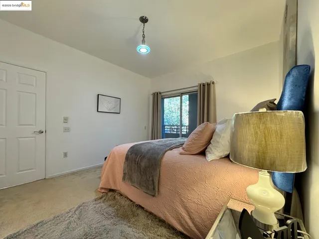 $525,000 | 320 Caldecott Lane, Unit 127, Oakland, CA 94618