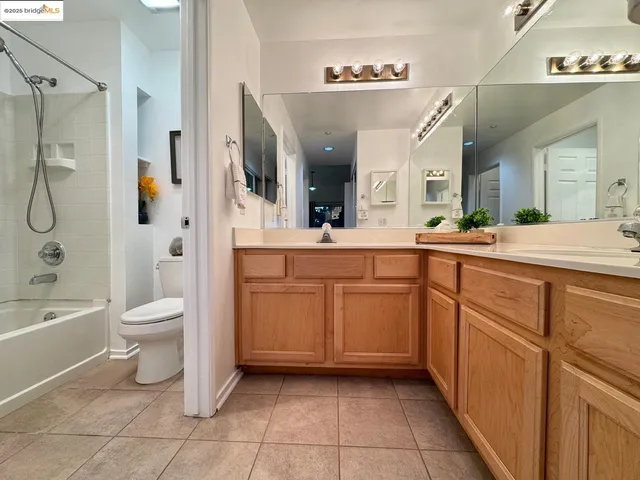 $525,000 | 320 Caldecott Lane, Unit 127, Oakland, CA 94618