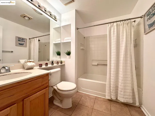 $525,000 | 320 Caldecott Lane, Unit 127, Oakland, CA 94618