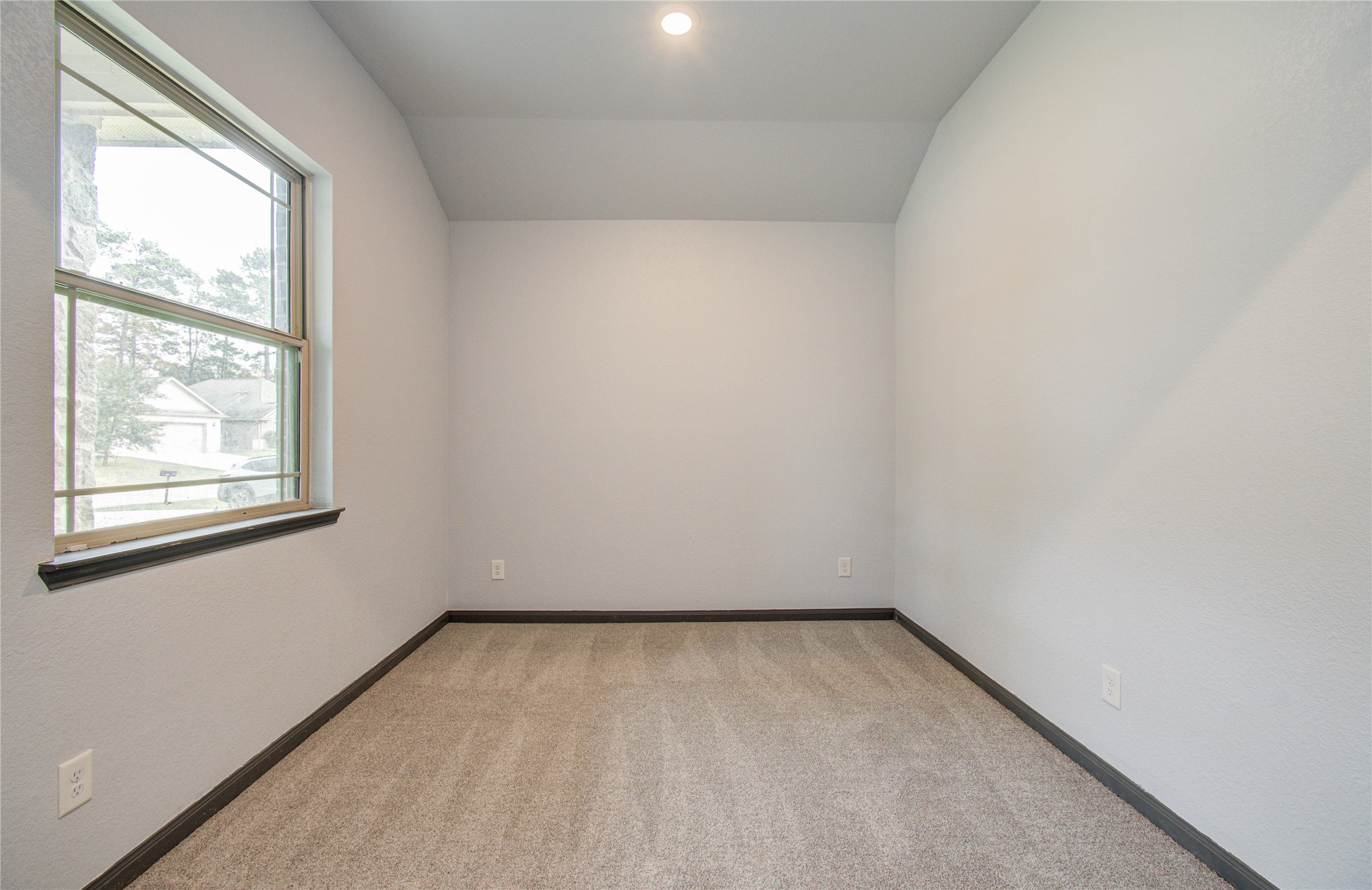 12147 La Salle River Road Conroe, TX 77304 - Photo 7 of 37 This is the extra room that you can use as an work space, workout room, craft room, game room, playroom, or anything else your heart desires