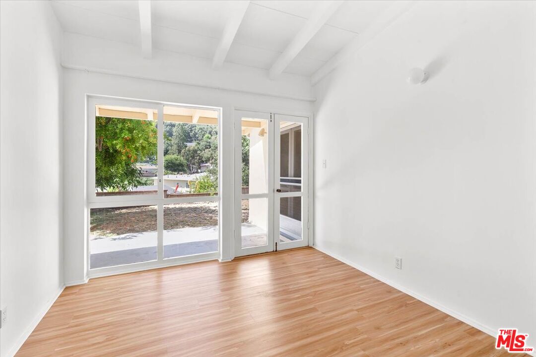 1012 Camann Street Glendale, CA 91208 - Photo 11 of 33 a view of an empty room with wooden floor and a window