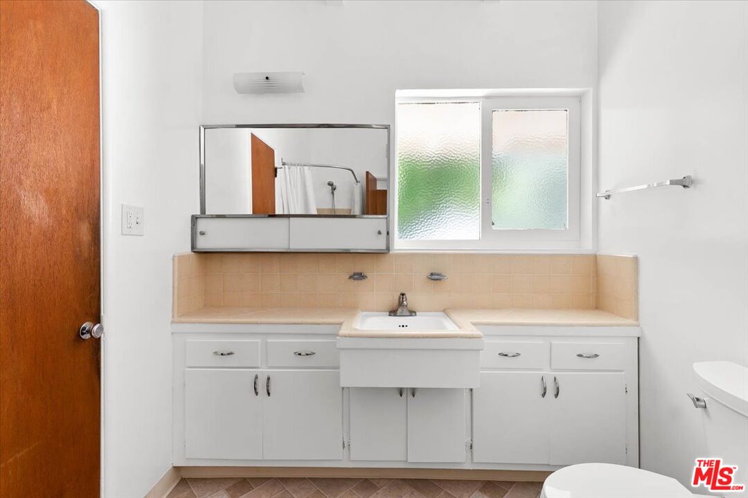 1012 Camann Street Glendale, CA 91208 - Photo 14 of 33 a bathroom with a sink a toilet and mirror