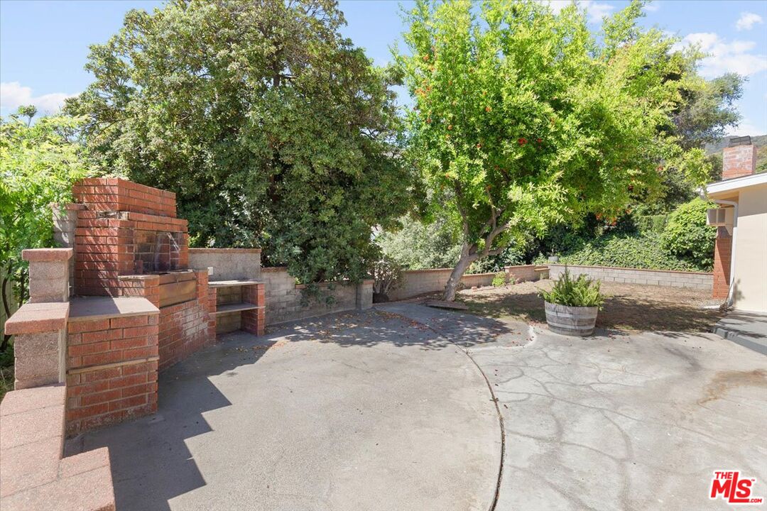 1012 Camann Street Glendale, CA 91208 - Photo 28 of 33 a view of a patio with table and chairs potted plants and large tree