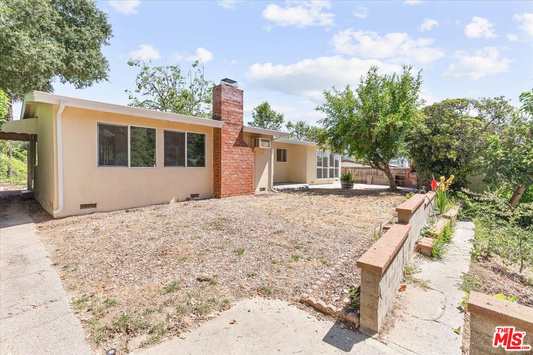 1012 Camann Street Glendale, CA 91208 - Photo 29 of 33 a view of a house with a snow