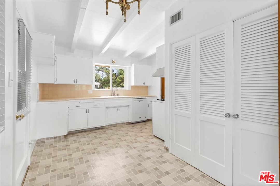1012 Camann Street Glendale, CA 91208 - Photo 7 of 33 a bathroom with a sink a mirror and a shower