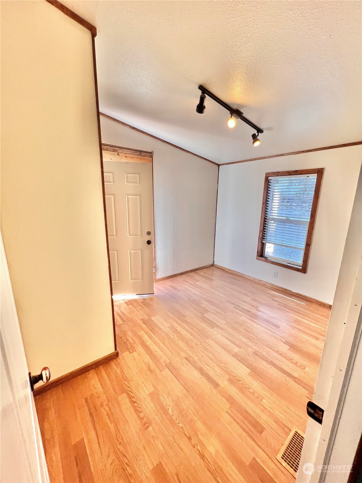 7595 Bouldercrest Road Northeast Moses Lake, WA 98837 - Photo 7 of 19 Gallery Image 7