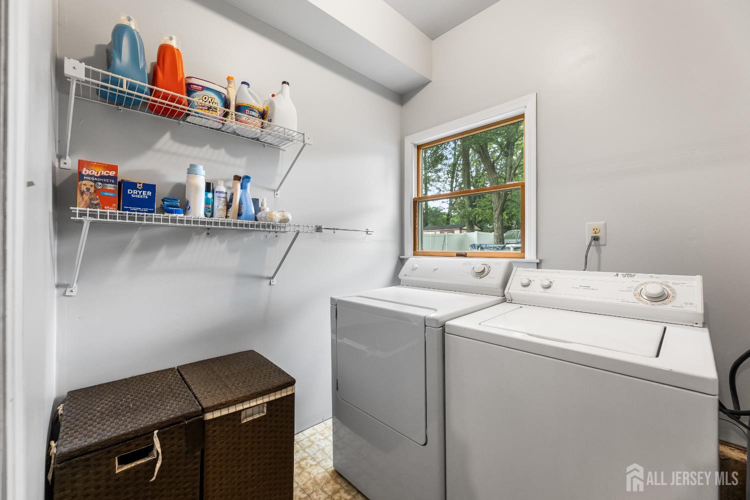 45 Kenmore Road Edison, NJ 08817 - Photo 26 of 43 a utility room with dryer and washer