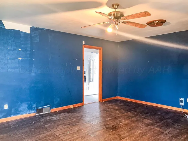 a view of a livingroom with a ceiling fan and window