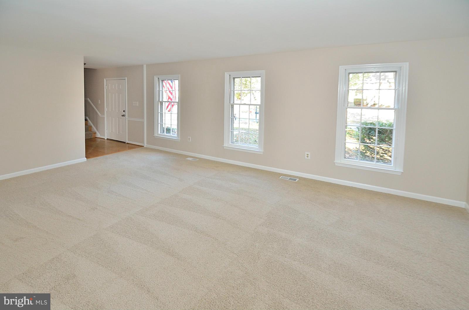 9211 Mac Swain Place Springfield, VA 22153 - Photo 2 of 30 Living Room