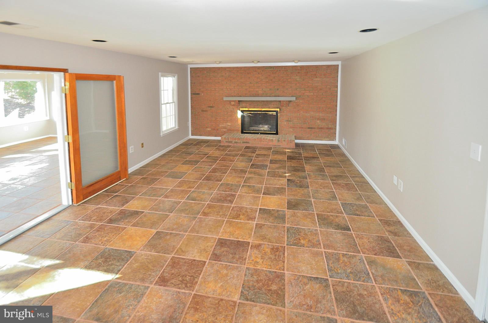 9211 Mac Swain Place Springfield, VA 22153 - Photo 11 of 30 Family Room