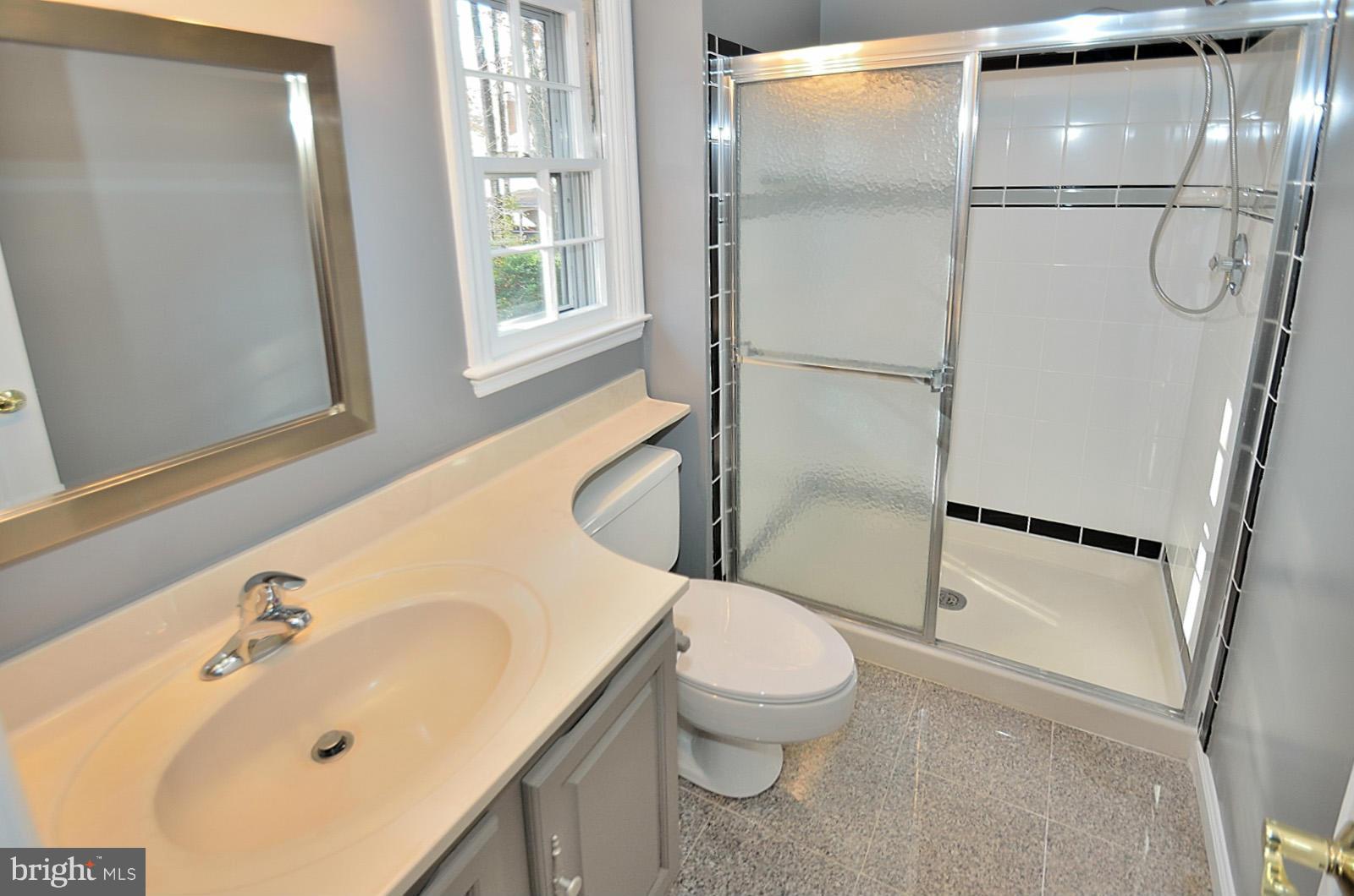 9211 Mac Swain Place Springfield, VA 22153 - Photo 18 of 30 Bath (Master)