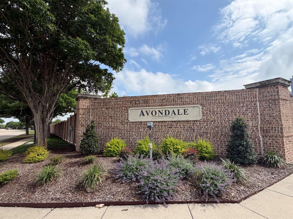 2003 Downing Street Allen, TX 75013 - Photo 2 of 40 This beautiful townhome is located in the sought after Avondale Subdivision in Allen!