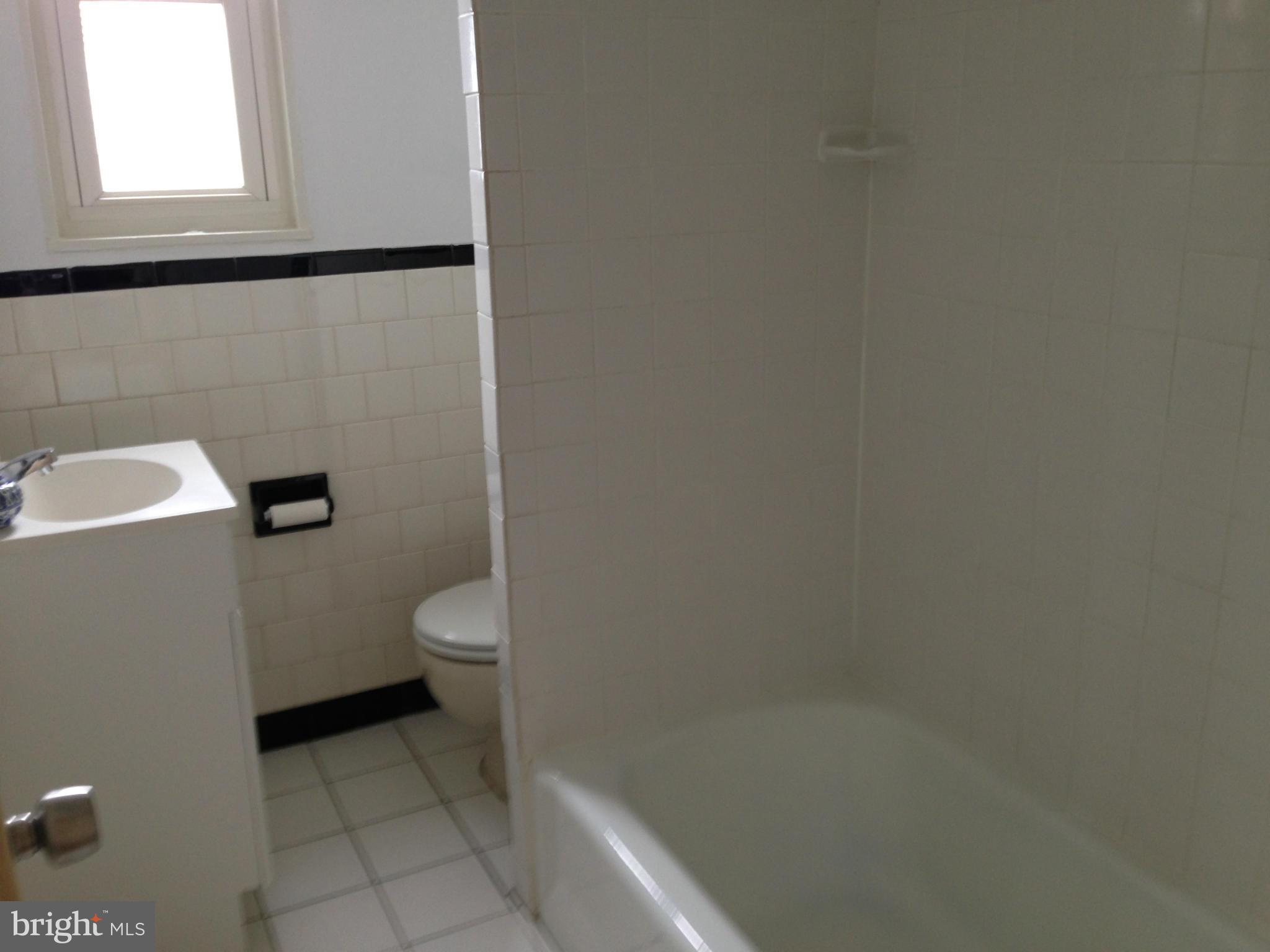 4716 Oxbow Road Rockville, MD 20852 - Photo 24 of 30 Bath