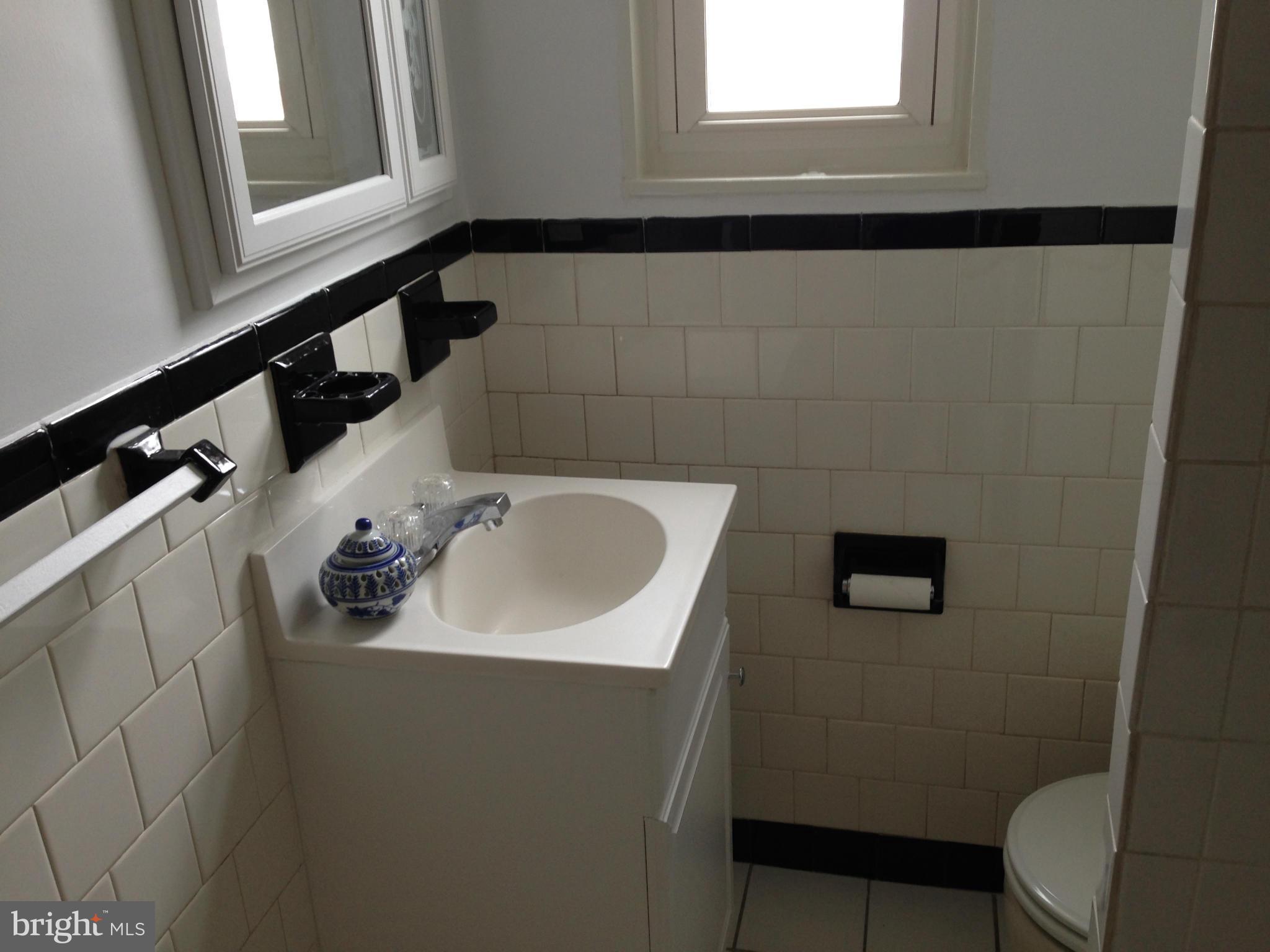 4716 Oxbow Road Rockville, MD 20852 - Photo 25 of 30 Bath