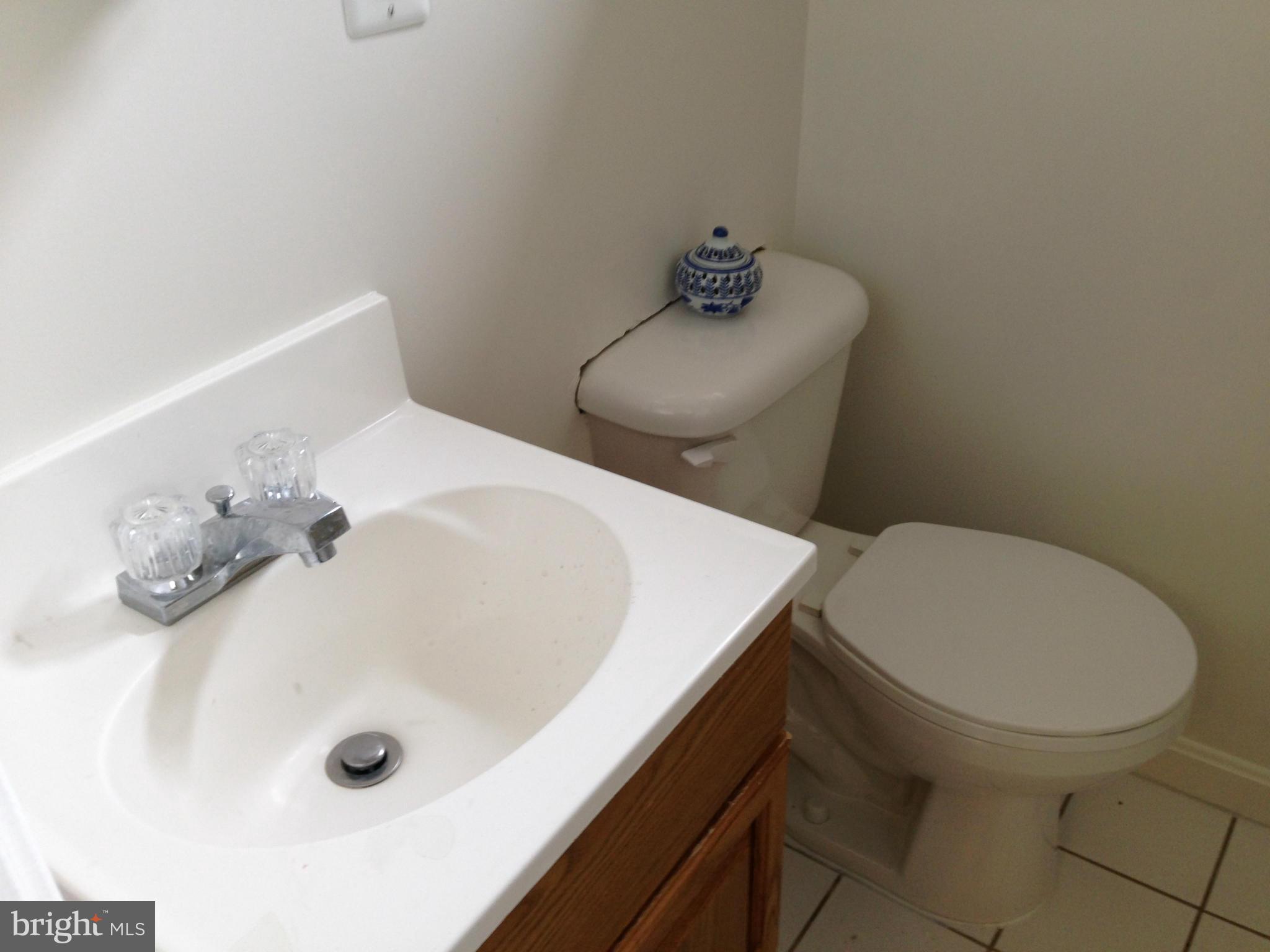 4716 Oxbow Road Rockville, MD 20852 - Photo 26 of 30 Bath