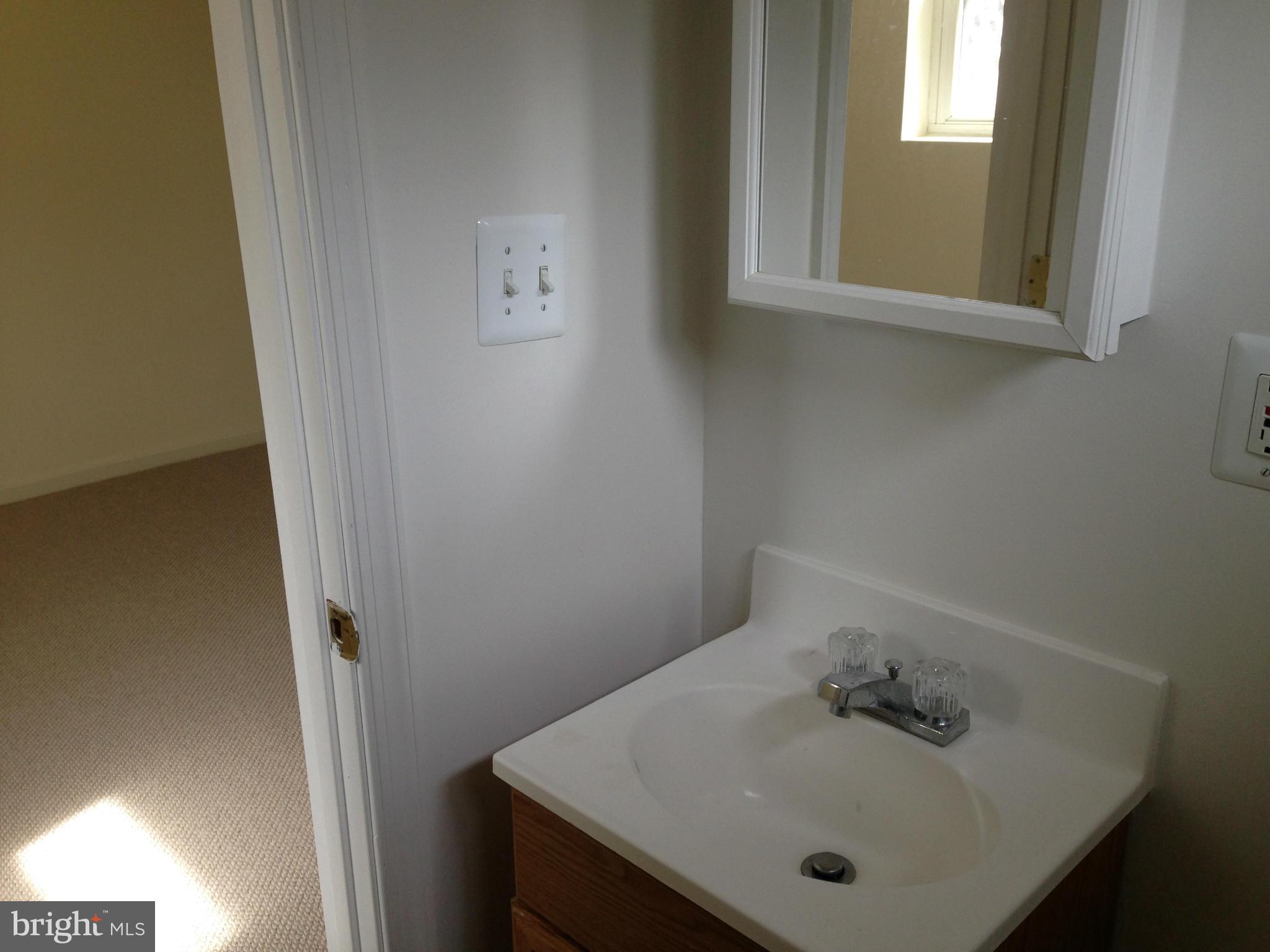 4716 Oxbow Road Rockville, MD 20852 - Photo 28 of 30 Bath