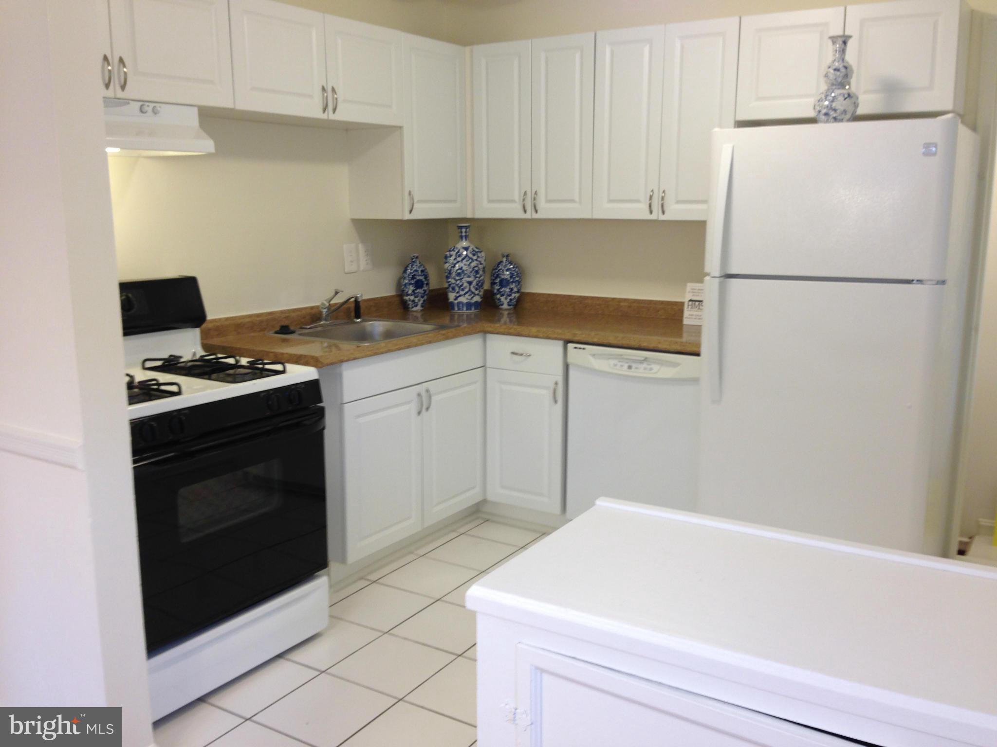 4716 Oxbow Road Rockville, MD 20852 - Photo 3 of 30 Kitchen
