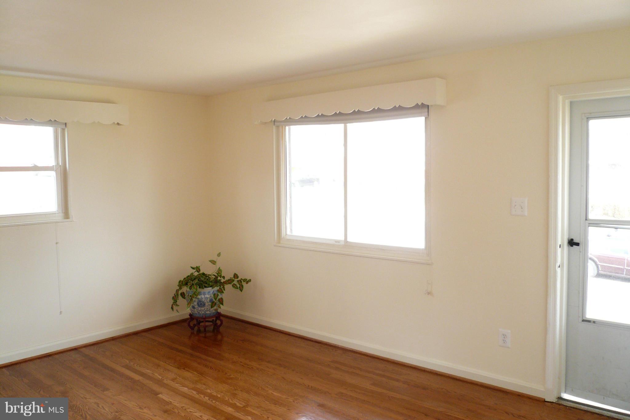4716 Oxbow Road Rockville, MD 20852 - Photo 7 of 30 Living Room