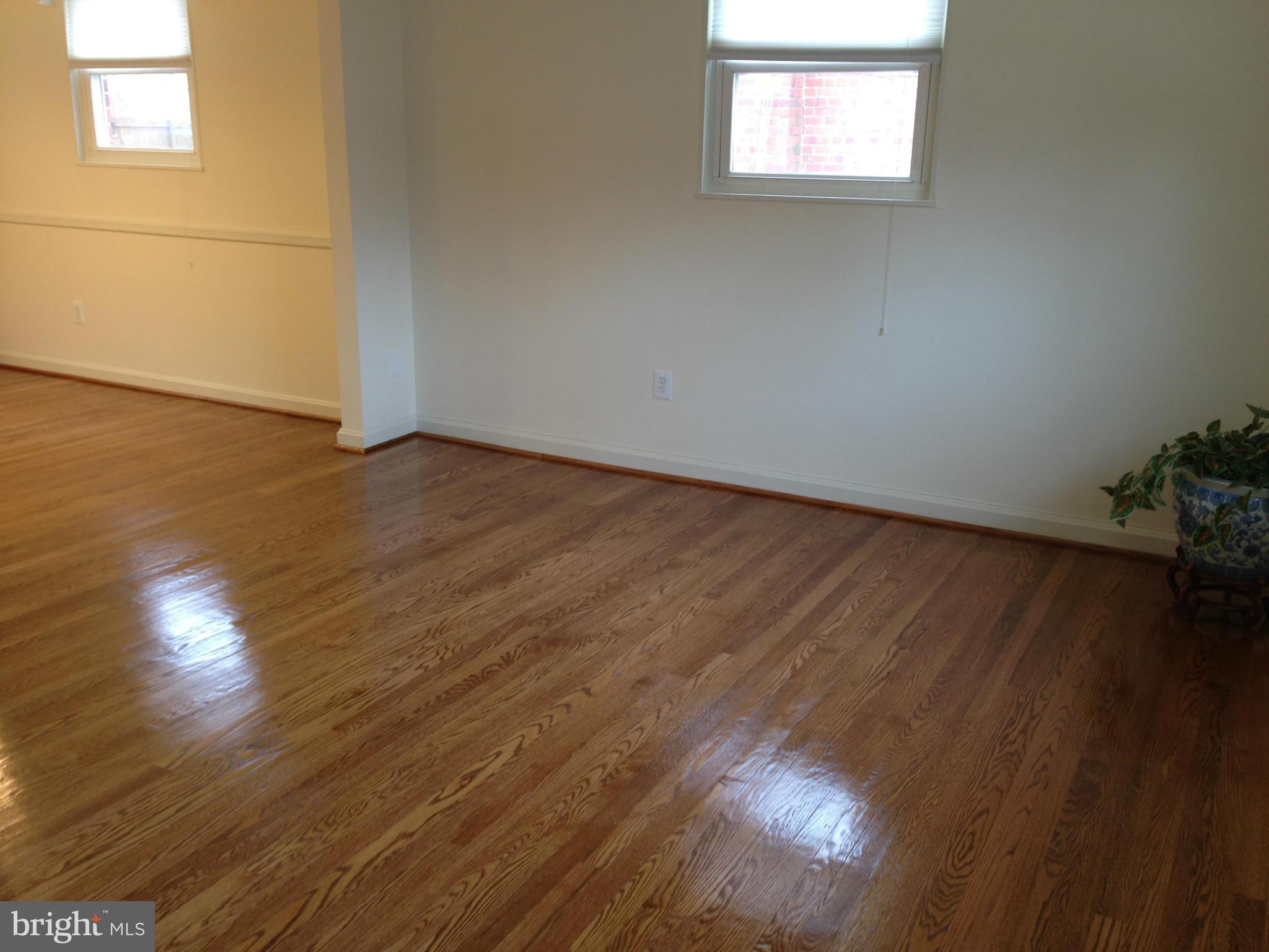 4716 Oxbow Road Rockville, MD 20852 - Photo 9 of 30 Living Room