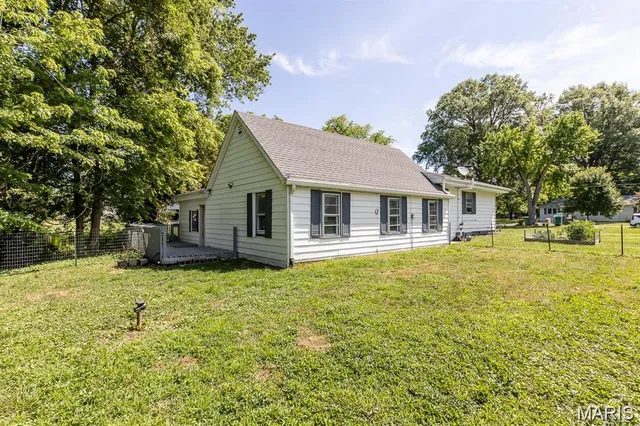 $1,695 | 417 North John Street, Mascoutah, IL 62258