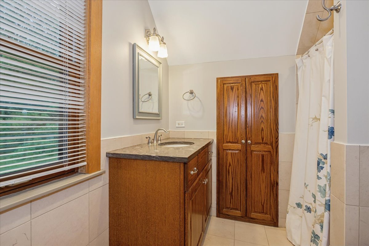 9048 Maple Avenue Burr Ridge, IL 60527 - Photo 10 of 14 Gallery Image 10